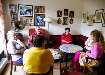 Posezení v kavárně Ježek v Kryštofově údolí